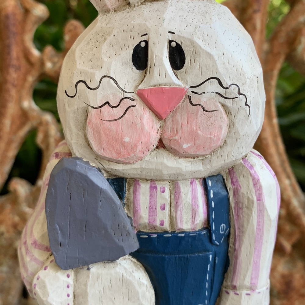 Retired Eddie Walker Gardner Rabbit - Picture 3 of 10
